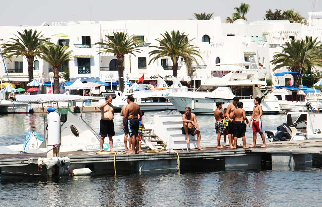 tourists_0001